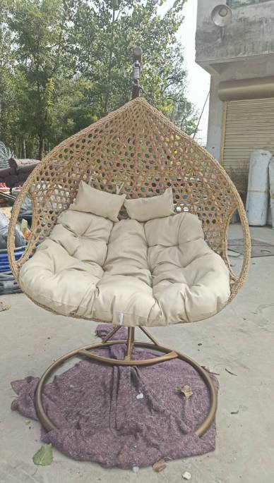 Columpio tipo nido doble beige con pérgola DS190