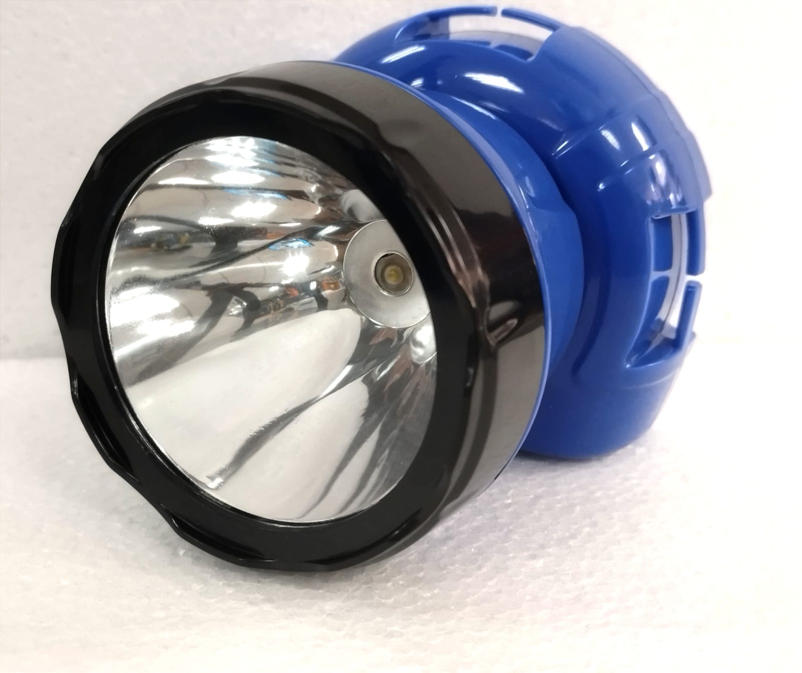 Linterna de cabeza LED con sensor de movimiento y recargable 3W - 20u caja  exp
